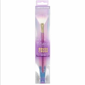 ***3/$24*** FAN BRUSH by REAL TECHNIQUES